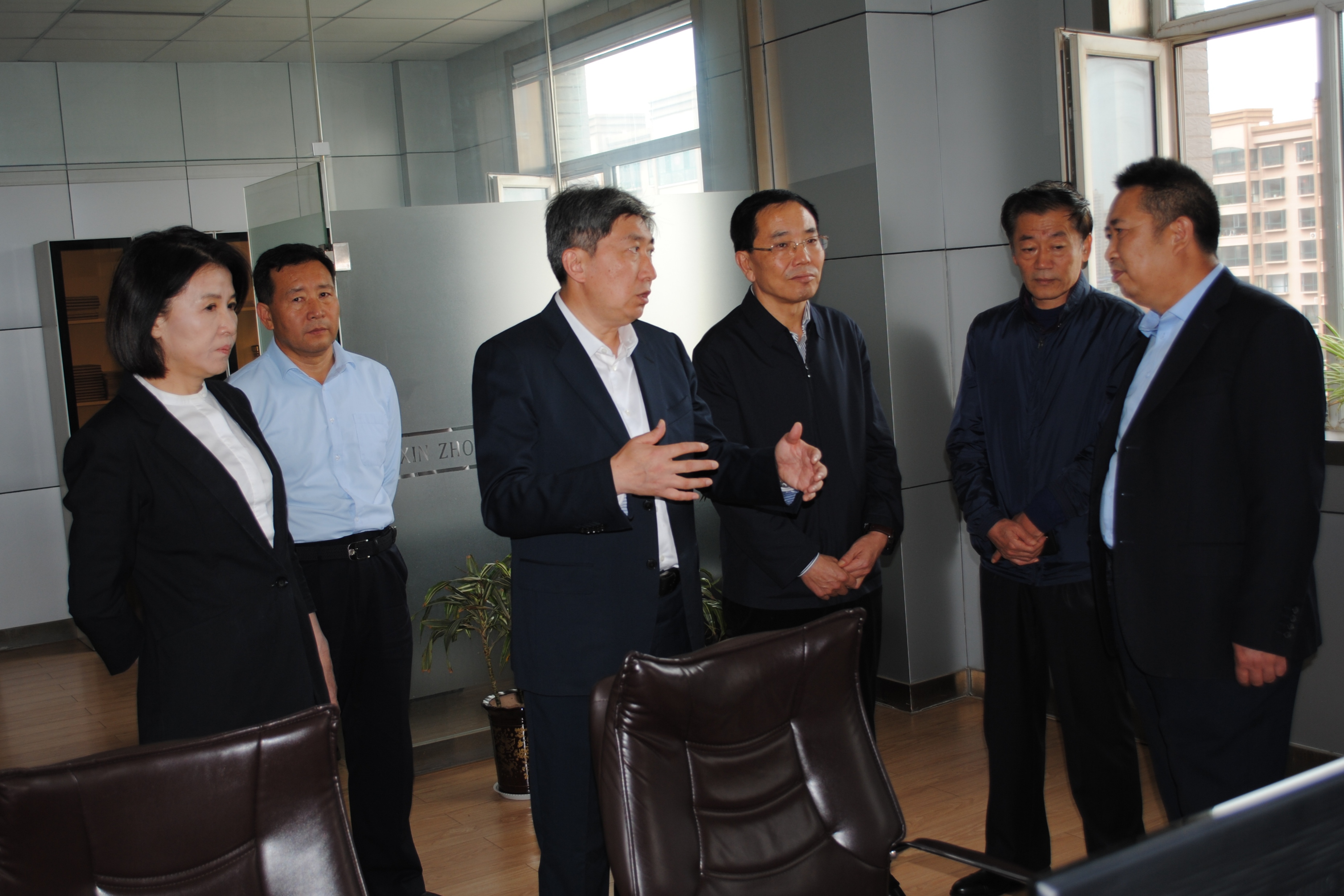 忻州市委副書記、市長朱曉東檢查國慶、中秋長假供水安全生產(chǎn)工作.jpg